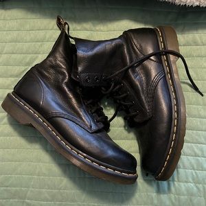 Dr. Martens Pascal US Womens 9